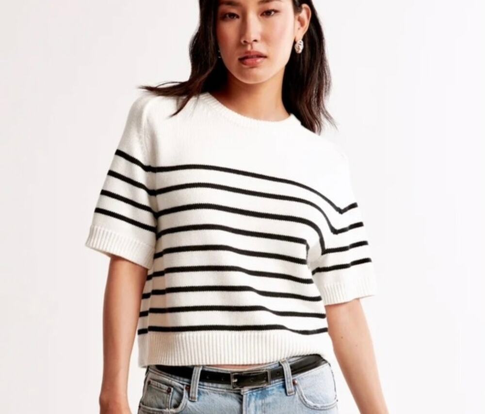 e Abercrombie & Fitch Madeline Crew Sweater Tee - White Stripped Cropped - XXS